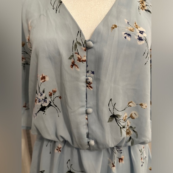 Sienna Sky Baby Blue Floral Buttoned Elastic Waist Flowy Blouse Size Medium - Picture 2 of 6